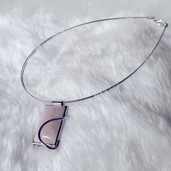 💠 Modernist Pink Quartz Pendant Necklace - Picture 2 of 7